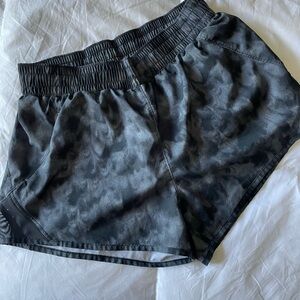 All in Motion active shorts - women’s Size S